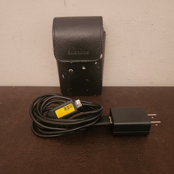 SAMSUNG HZ30W  12MP Compact Digital Camera with Charger (Tested) - Picture 7 of 9